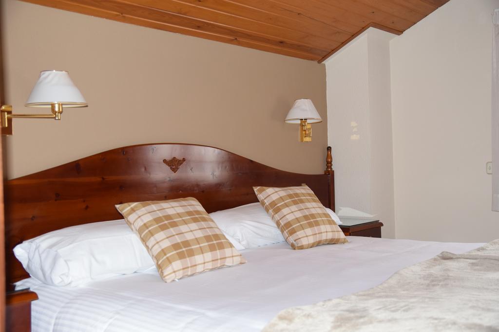 Hotel Roca Alp Exteriör bild