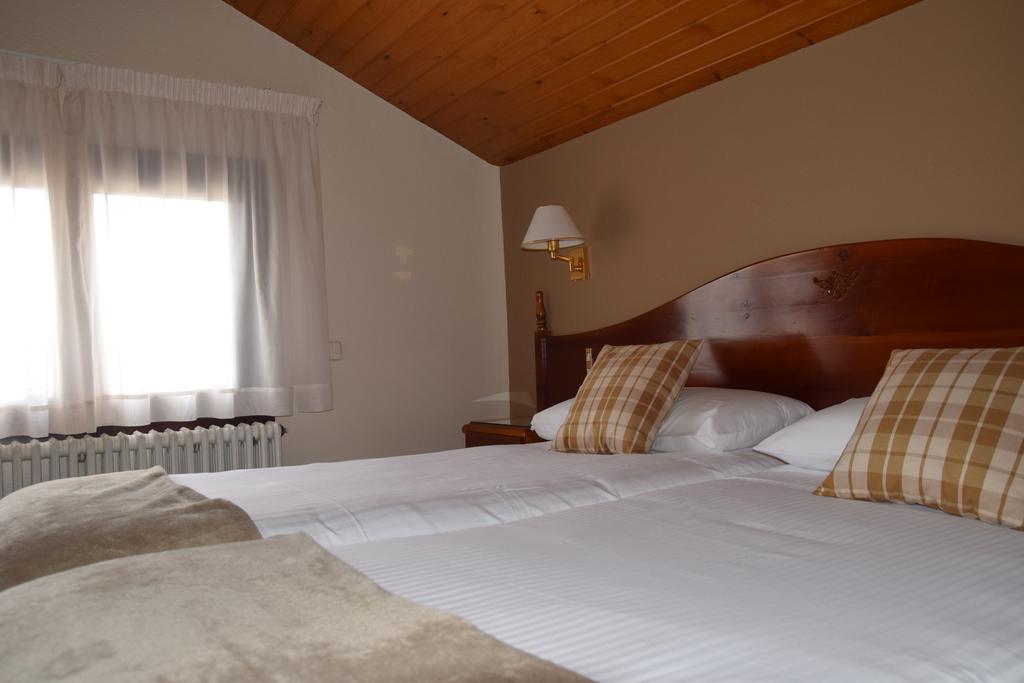 Hotel Roca Alp Exteriör bild
